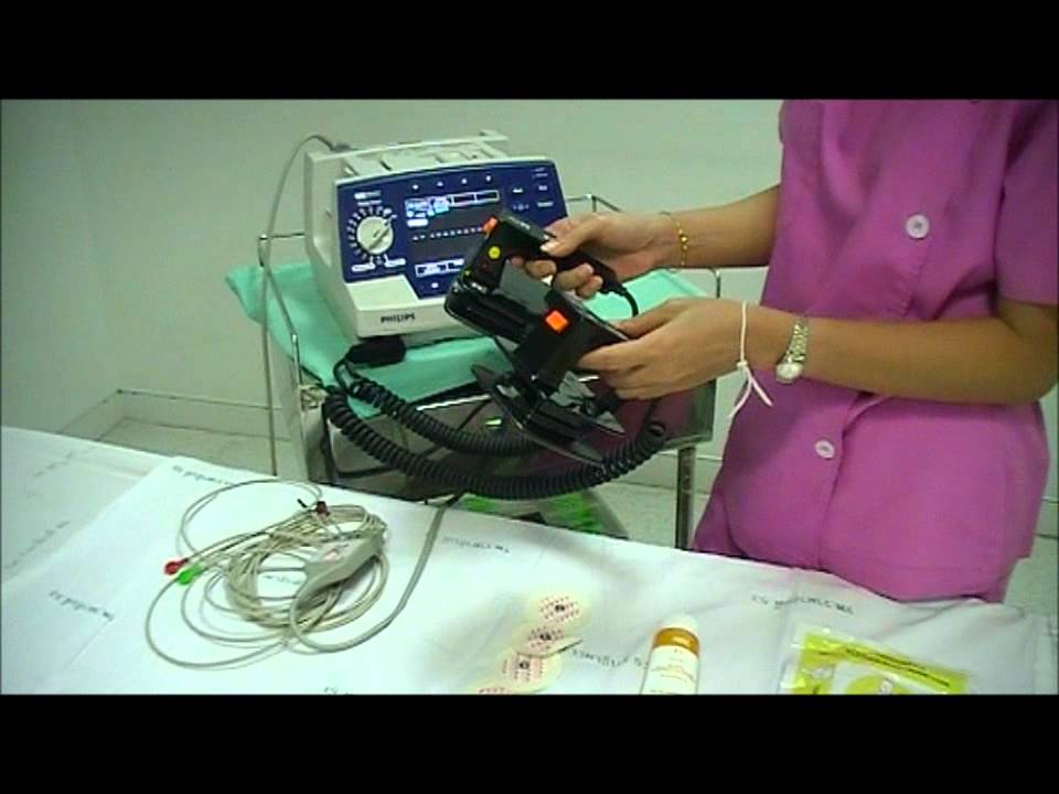 การใช้เครื่องDefibrillator.wmv