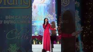 Teresa Mai trình diễn Holly Night mừng Giáng Sinh với cộng đồng người Việt #teresamai #grammy