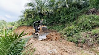 Road Repairer in Palm Oil Plantations to Make Palm Oil Harvesting Easy CAT D5K XL