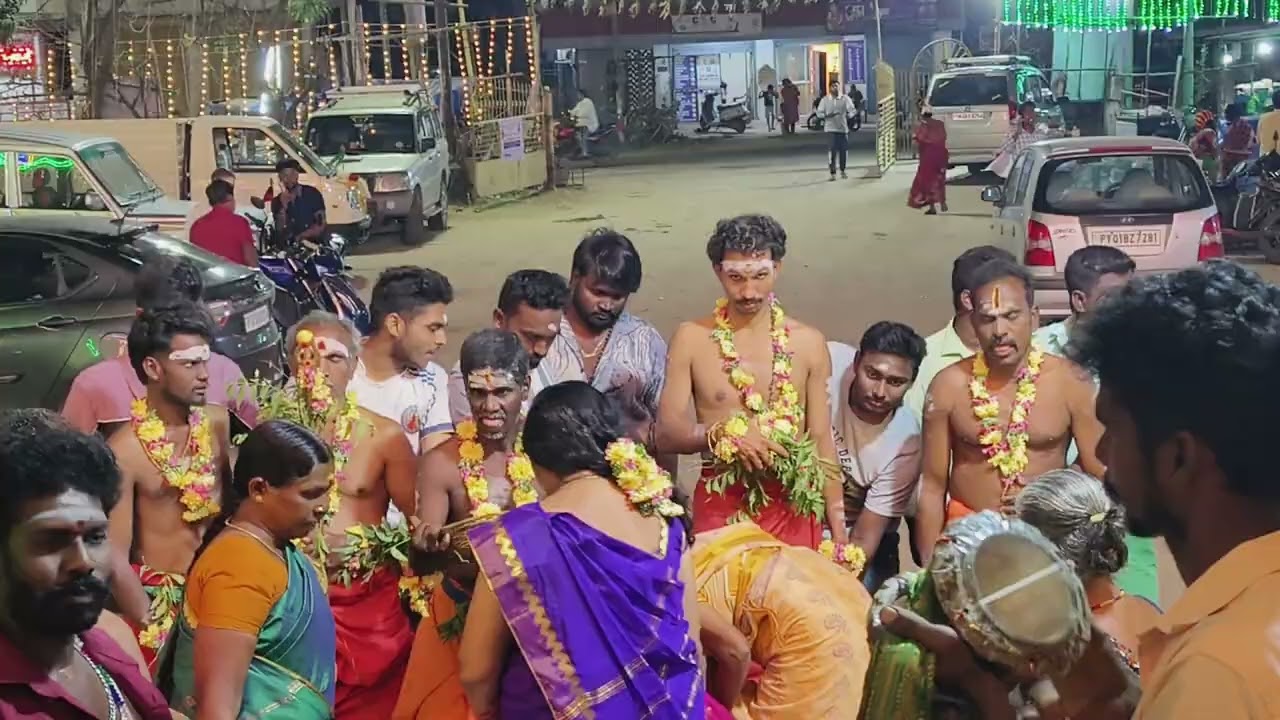 மாயனத்தில் உதிர சாதம் இறைத்தல்