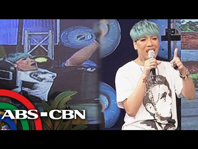 It's Showtime: Vice Ganda falls off chair on 'Showtime class=