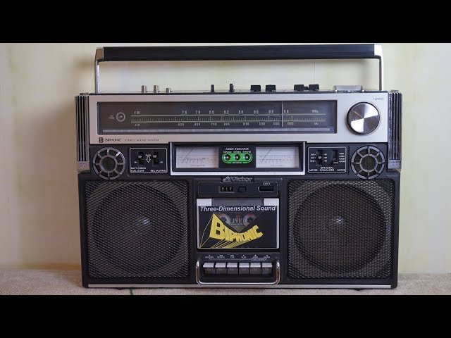 Victor RC-838. The voice of his master, I bet - YouTube