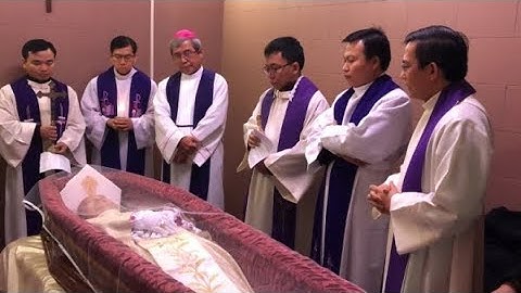 Video nghi thức Tẩn liệm và đóng nắp quan tài cho Đức Cố Tổng Giám Mục Phaolô Bùi Văn Đọc