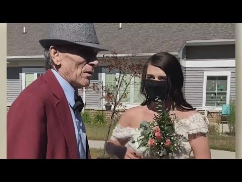 Iowa Man With Dementia Gets Dying Wish to Walk Granddaughter Down the Aisle