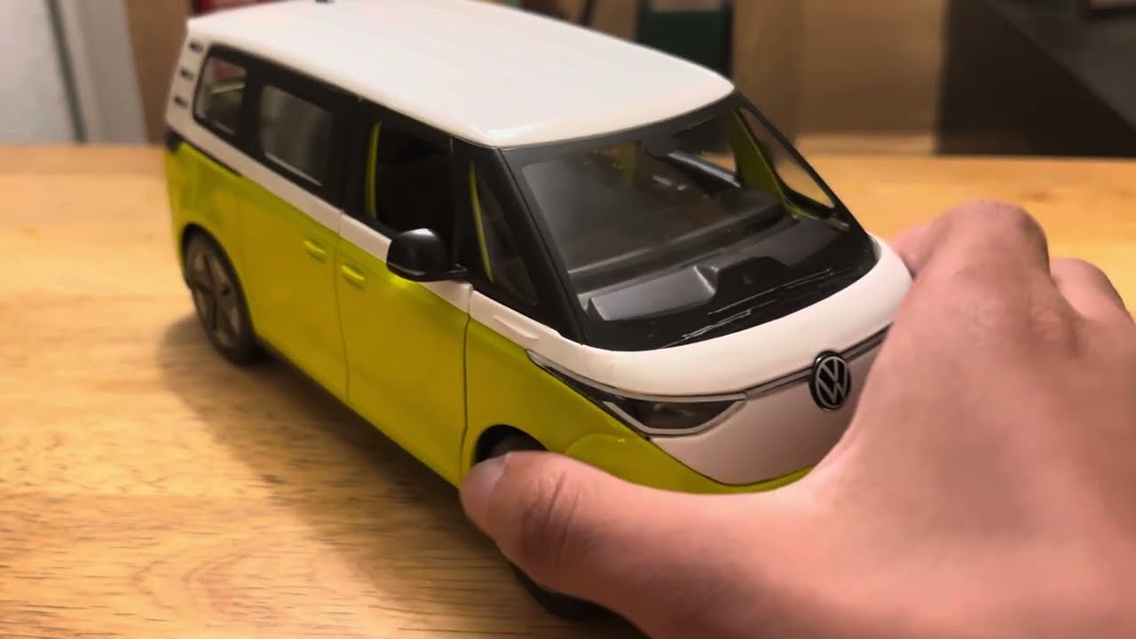 Volkswagen ID Buzz 1:24 scale ( maisto cars )