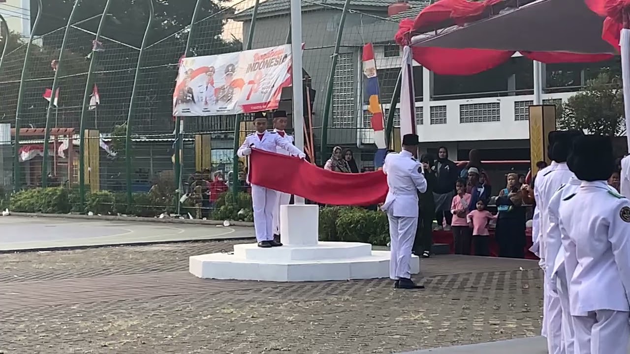 PENURUNAN SANG MERAH PUTIH PASKIBRA KEC CICALENGKA 2023 || PENUH HARU DITENGAH TERJANGAN ANGIN