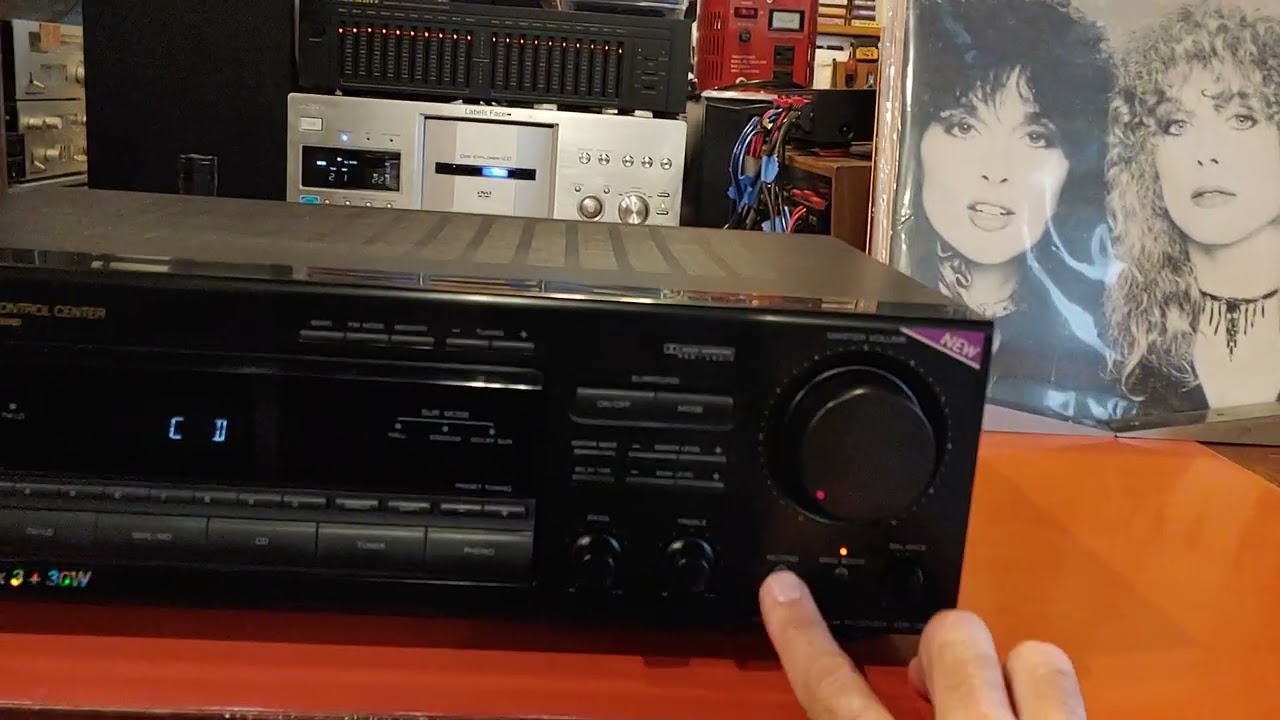 SONY STR-D665 Stereo Surround Receiver w Phono Input. 100 Watts. Nice little unit.