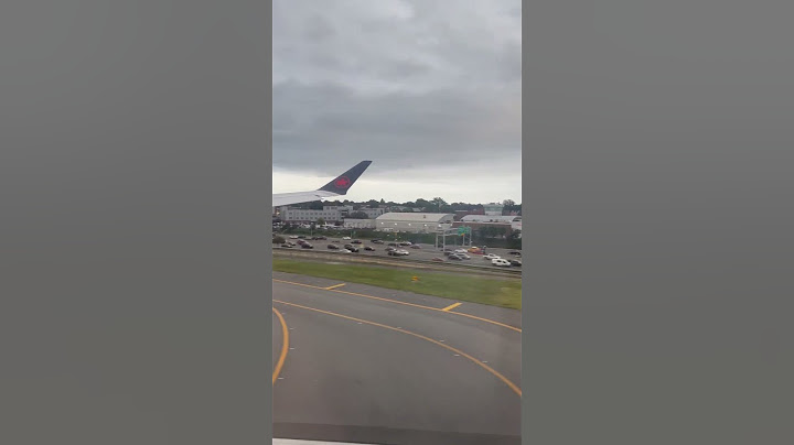 Baby is screaming during landing in La Guardia. An insane woman can’t stop offending parents.