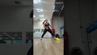 Controle Motor unipodal lateral desaceleração + aceleração uni com flex de quadril explosiva