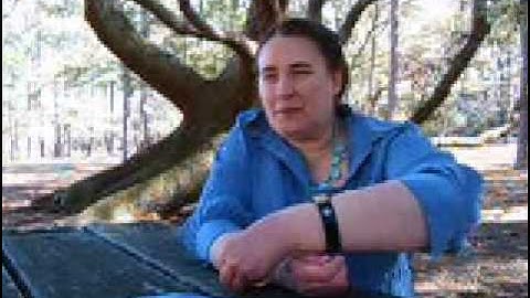 Pam Rotella demonstrates the Hulda Clark zapper