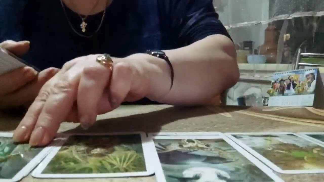 Крестовый Король.Какие чувства испытывает к Червовой Даме.