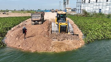 The Big Project And The Best Tearm Work Bulldozer SHANTUI Push Stone In Water To Contruction NewRoad