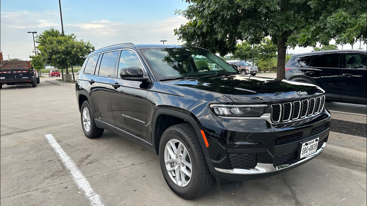 Jeep grand Cherokee Laredo 4x4 2023 walk around