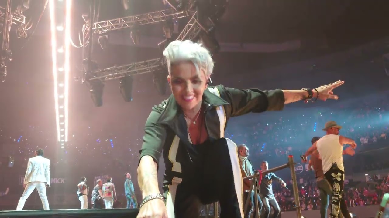 La Vida Es Mejor Cantando - Benny Ft 90s Pop Tour