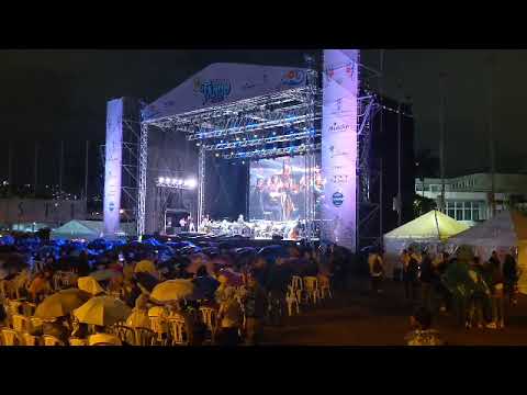 LAURA VARGAS Y DANIEL MARTINEZ, JUNTO A LA ORQUESTA FILARMONICA DE MEDELLIN.
