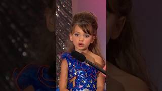 Chloe and Hank wow at the pageant 🫅 #TheThundermans