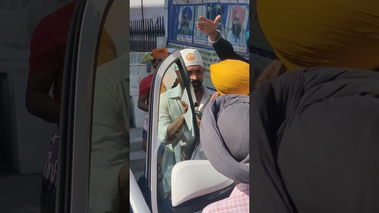 Kapil Sharma Visits Golden Temple During Zwigato Movie Promotion