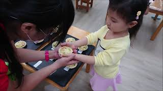 2003-2023.04.13-MOV 9911-99【親子廚房-鄉村鹹派】自己完成鹹派製做+採礦石+打彈珠+猩猩爬樹+下樓梯比賽+海底隧道+和岳靜一起玩+分鹹派給外婆吃+自己吃光光一個鹹派