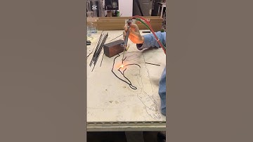 Making a flameworked glass line drawing. #drawing #glass #lcd