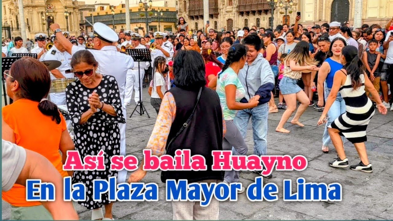 LIMA PERÚ 4K | LOS VISITANTES DISFRUTAN BAILANDO HUAYNO EN LA PLAZA MAYOR DE LIMA | DÍA 15/02/2026