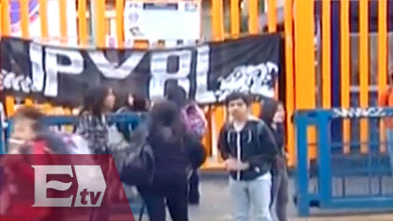 Estudiantes toman instalaciones de la Prepa 8 de Mixcoac / Vianey Esquinca