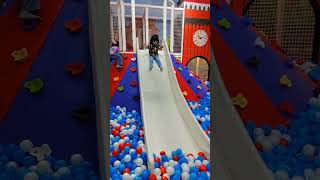 Adek main perosotan di playground😍 #trending #cutebaby #viral #kids #playground #shorts #ytshorts