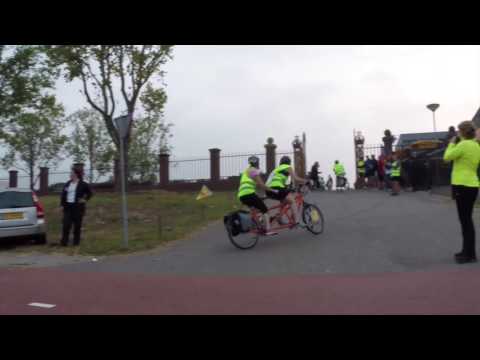 Fietsers van Coloriet zondag door bewoners en collega's onthaald bij De Regenboog