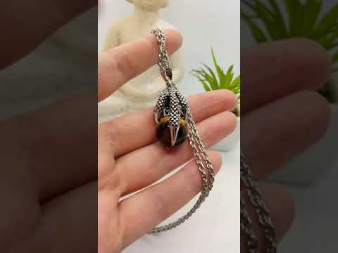 Кулон на ланцюжку "лапа дракона" натуральний камінь " тигрове око, видео 1