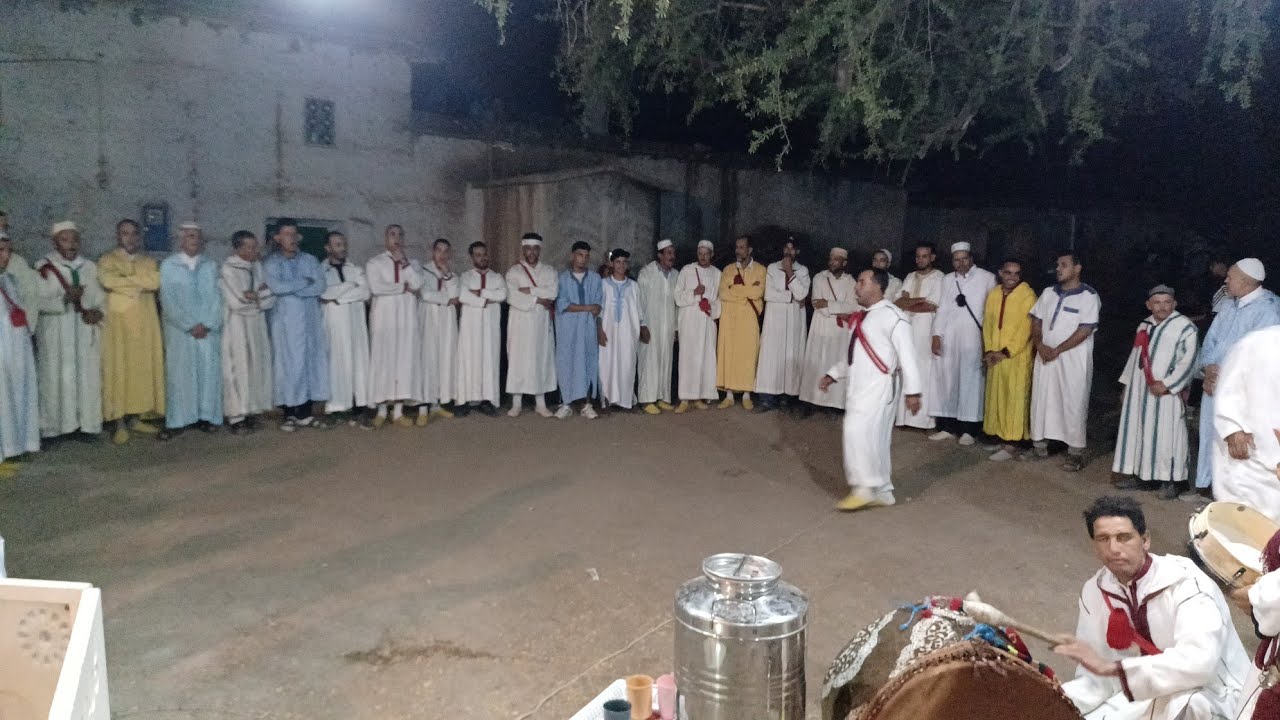 أحواش وارواض بدوار أمزاورو مع الفنان الشاعر عمر أسكور 