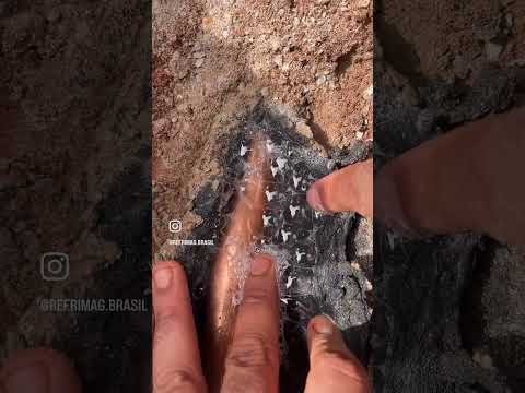 Vazamento em infra de ar condicionado.