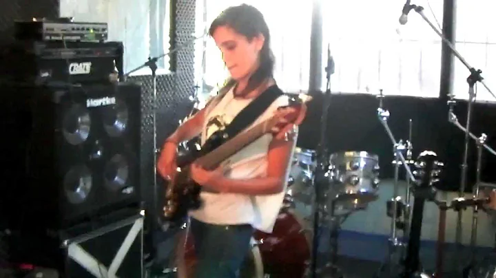 Brenda Martin toca 'Magoo'