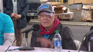 Despite fall, former President Carter helps build home