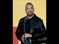 لما باشا مصر يغني أكيد هتبقى حاجة في منتهى اللذاذة