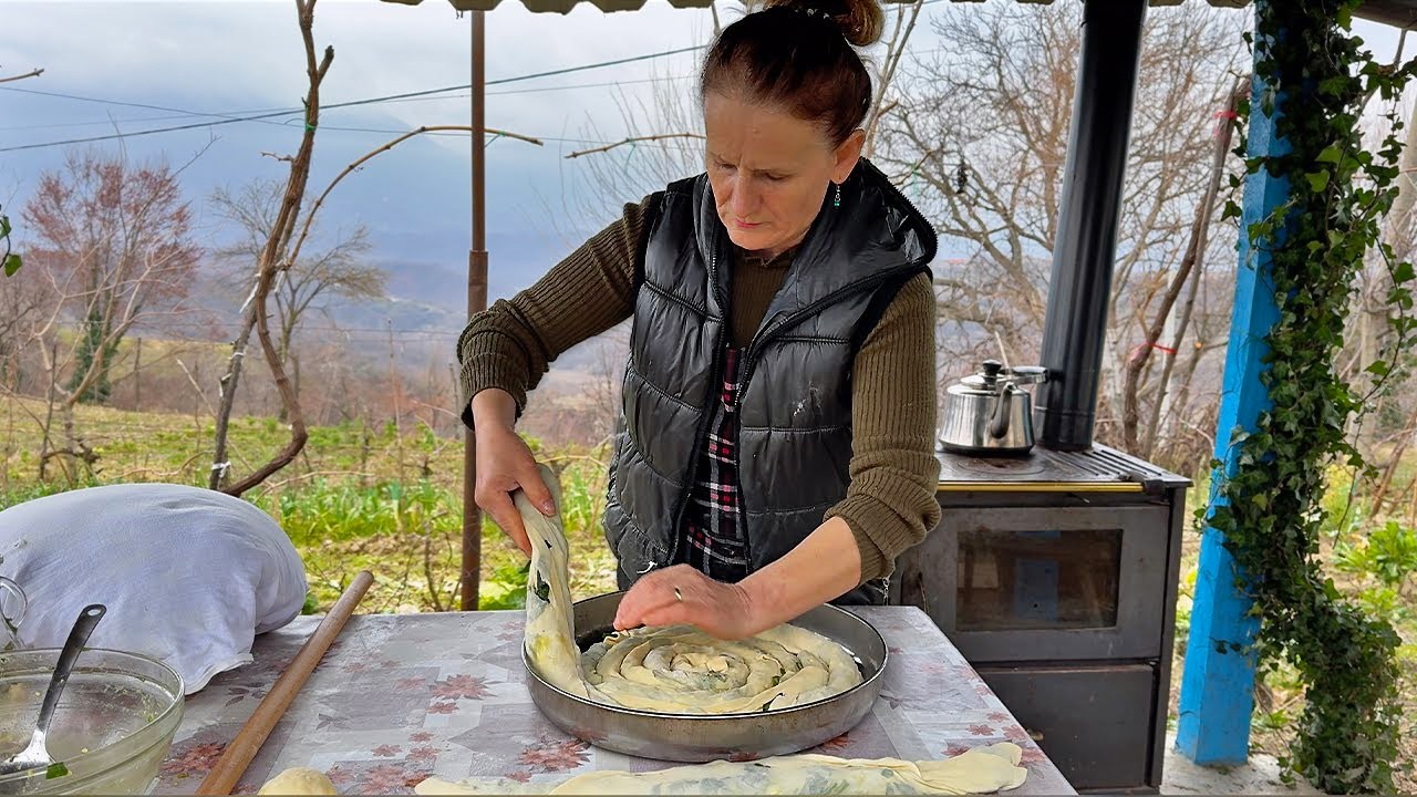 Authentic Albanian Spinach Pie | Golden and Flavorful 🇦🇱🔥
