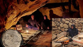 Nomadic life: cave life and baking local bread