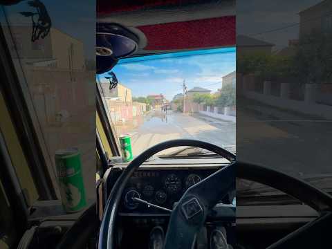 Узкие щелочки под водопадом