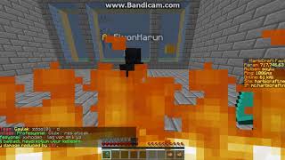 HarbiCraft - adam blok arkasından vuruyor kesin hile değil sadece kolu blok içinden geçebiliyo