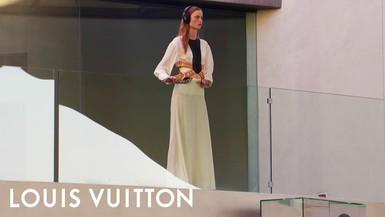 Louis Vuitton Cruise 2016 Fashion Show in Palm Springs | LOUIS VUITTON