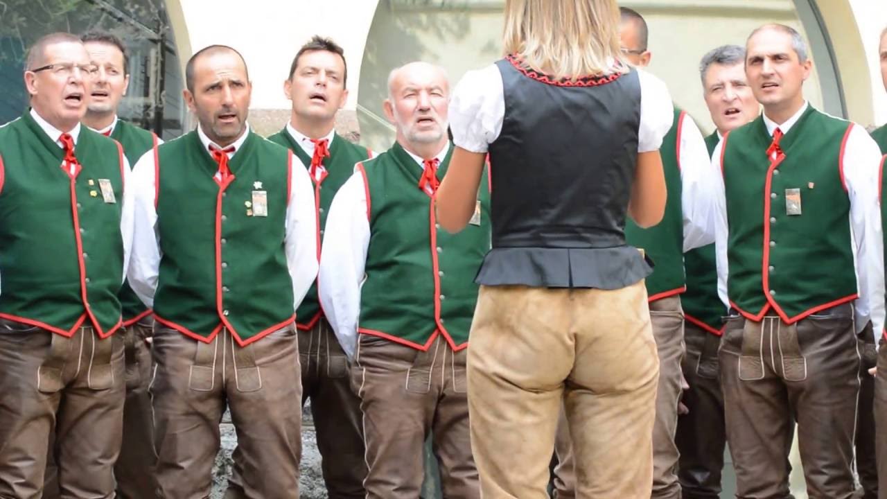 Coro Enrosadira Moena - Carezze