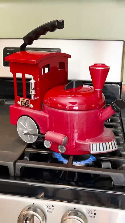 Vintage steam driven train kettle/pot. Kamenstein World of Motion - locomotive engine