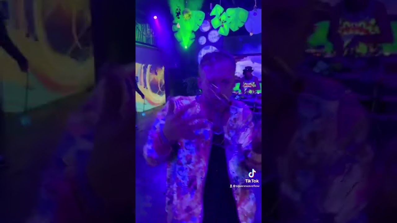 Flow art using the Kinetrika Square Wave