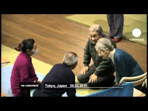 Japan&rsquo;s Emperor Akihito visits tsunami victims - no comment