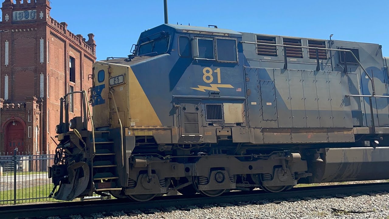 CSX AC44CW 81 leads Q694 w/ friendly crew - YouTube