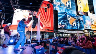 RODEOHOUSTON takes over Times Square in New York City 🤠