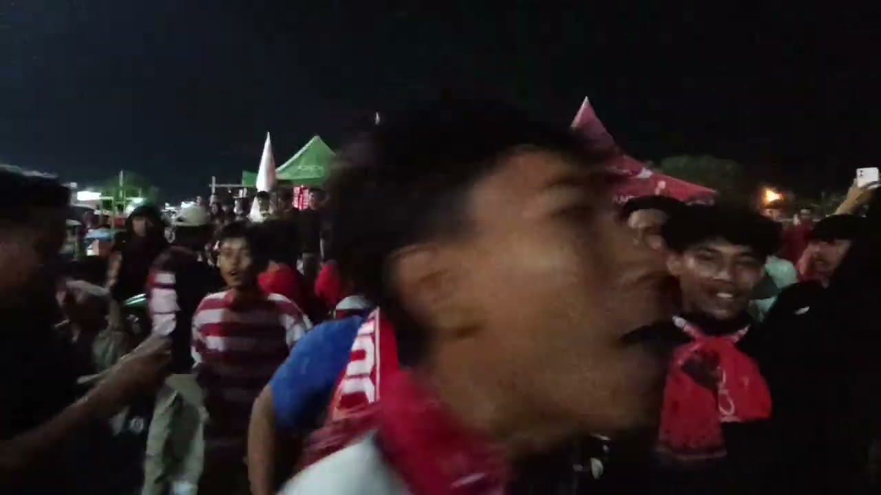 KERICUHAN SUPORTER SEUSAI PERTANDINGAN ANTARA MADURA UNITED VS PERSIS SOLO