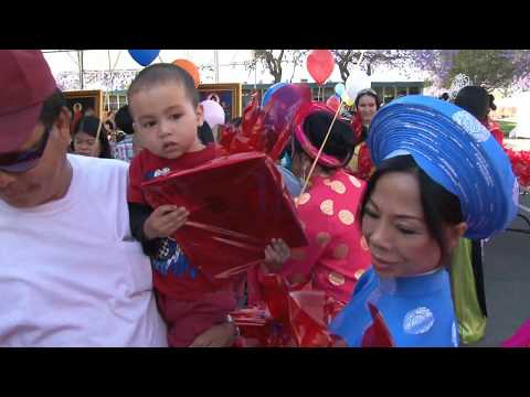 Lễ Cúng Dường Trai Tăng, Sái Tịnh, Phát Quà Thiếu Niên, Quý Cao Niên lễ Phật Đản 2014