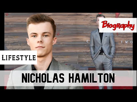 Video: Valor neto de Nicholas Hamilton: Wiki, casado, familia, boda, salario, hermanos
