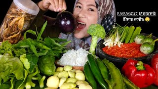 MAKAN LALAPAN MENTAH SAMBAL TERASI IKAN ASIN - PALING FAVORIT!!!