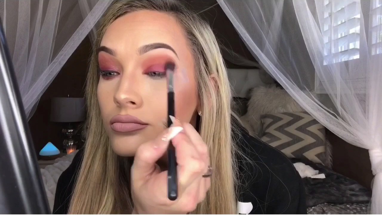 Quick and Easy eyeshadow tutorial using the modern renaissance palette