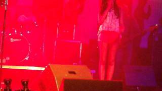 If That&#39;s The Way You Wanna Play Dionne Bromfield live at Summer Sundae 13.08.11